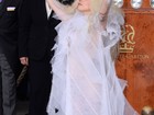 Lady Gaga usa look no estilo 'fantasminha camarada'