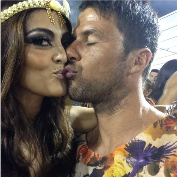 Juliana Paes beijando marido (Foto: Reprodução/Instagram)