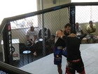 Paulo Rocha treina MMA em academia no Rio