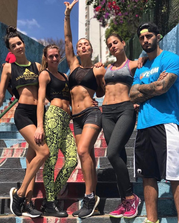 Taty Betin, Gabriela Pugliesi, Mariana Gonzalez e amigos (Foto: Reprodução/Instagram)