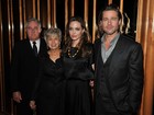 Pais de Brad Pitt prestigiam pré-estreia de filme de Angelina Jolie