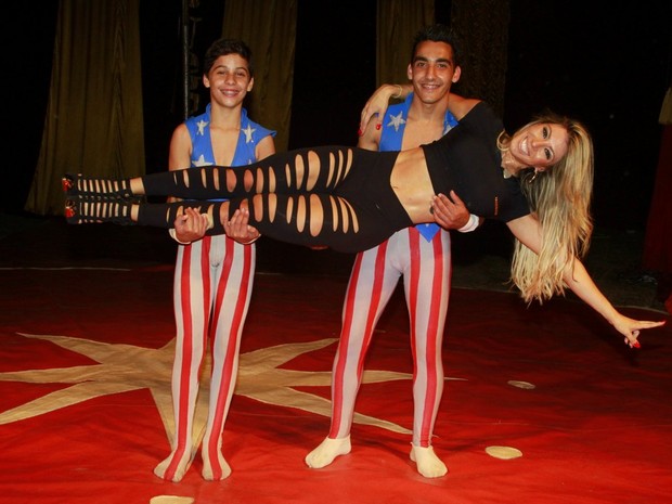 Andrea de Andrade e Amanda Pinheiro vão ao circo Las Vegas  (Foto: Gabriel Rangel / Agnews)