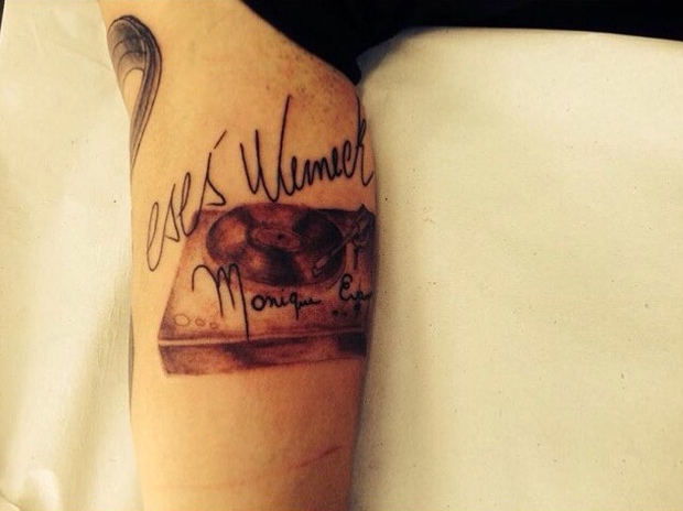 Cacá Werneck mostra tatuagem (Foto: Reprodução/Instagram)