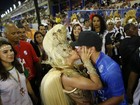 Paloma Bernardi ganha beijo e declaração de Thiago Martins