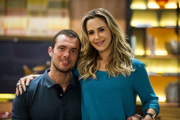 Adriano Toloza em cena com Guilhermina Guinle na novela Verdades Secretas (Foto: Globo/Estevam Avellar)