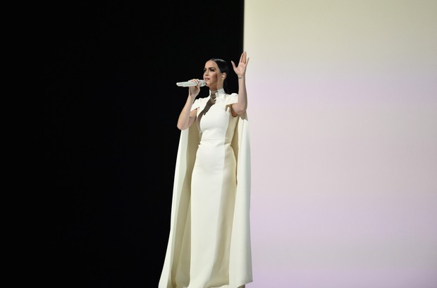 Katy Perry canta By the grace of god no Grammy (Foto: Robyn Beck/ AFP)