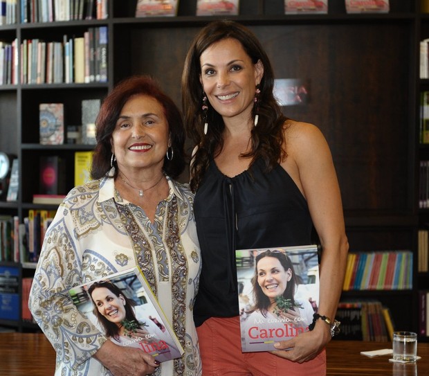 Lançamento do livro de Carolina Ferraz (Foto: Francisco Cepeda/AgNews)