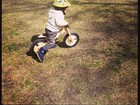 Luciana Gimenez posta foto do filho caçula andando de bicicleta