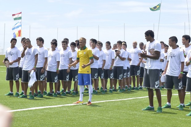 Neymar no lançamento do uniforme da Seleção Brasileira de Futebol para 2013 (Foto:  André Muzell / AgNews  )