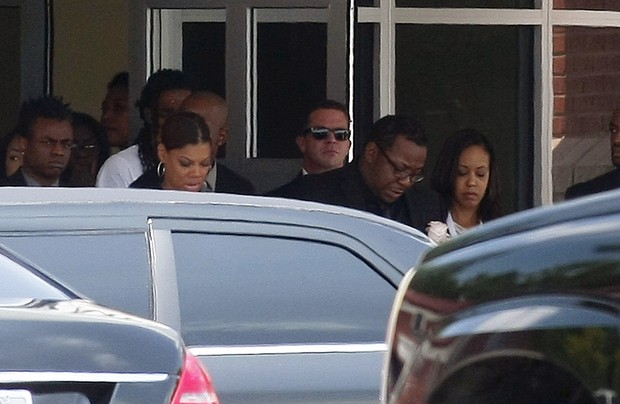 Cantor Bobby Brown deixa o funeral da filha  (Foto: REUTERS/Tami Chappell TPX IMAGES OF THE DAY)