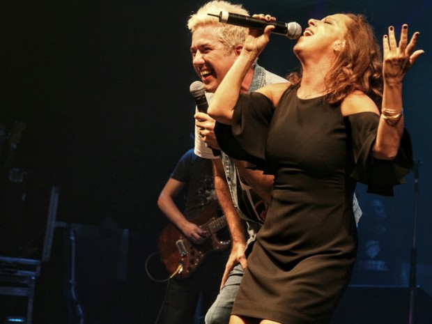 Rogério Flausino e Bebel Gilberto em show na Zona Portuária do Rio (Foto: Anderson Borde/ Ag. News)