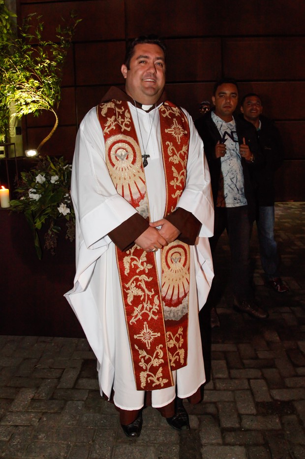 Padre Leandro (Foto: Manuela Scarpa e Marcos Ribas/Brazil News)