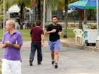Gabriel Braga Nunes se exercita na Lagoa, no Rio de Janeiro