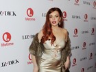 Ruiva, Lindsay Lohan vai a estreia com vestido que salienta barriguinha