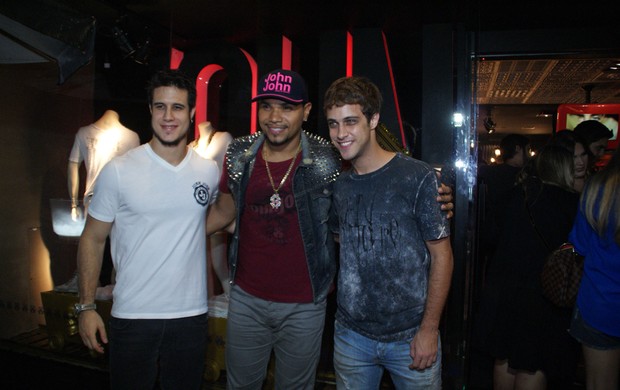 Emiliano D'Avila, Naldo e Ronny Kriwat em boate em show em São Paulo (Foto: Paduardo/ Ag. News)