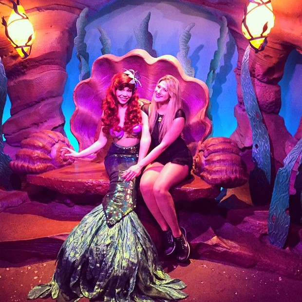 Dani Calabresa com a personagem da Disney Ariel (Foto: Reprodução/Instagram)