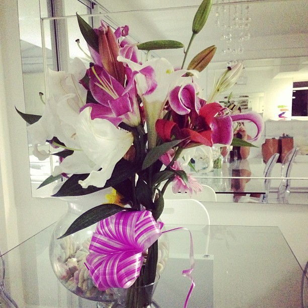 Flores que Nicole Bahls ganhou (Foto: Instagram/ Reprodução)