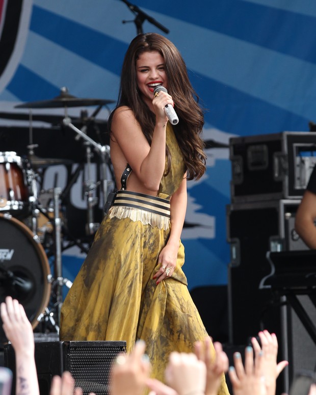 Selena Gomez em show em Boston, nos Estados Unidos (Foto: Grosby Group/ Agência)