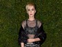 Katy Perry usa transparência em evento de moda nos Estados Unidos