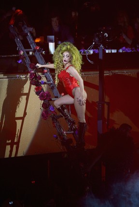 Lady Gaga faz show em Nova York, nos Estados Unidos (Foto: Theo Wargo/ Getty Images/ AFP)