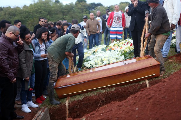 Enterro de Mario Sergio (Foto: Iwi Onodera / EGO)