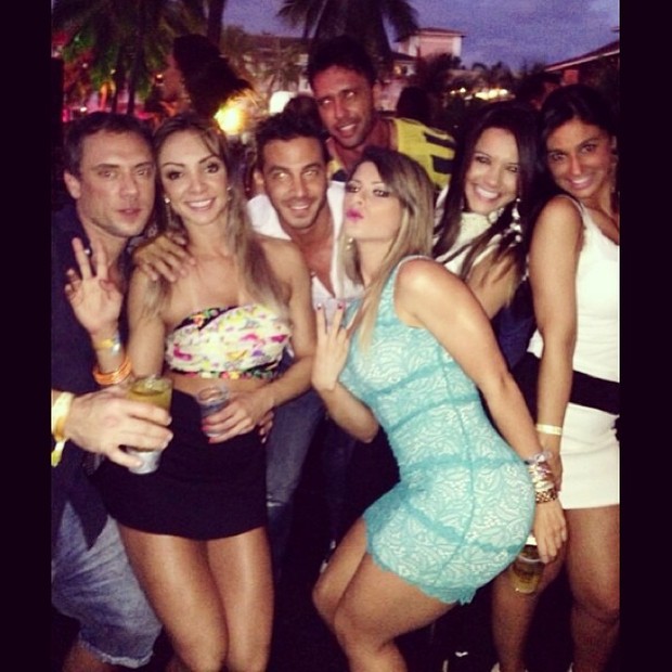 Babi Rossi e amigos em festa (Foto: Instagram / Reprodução)