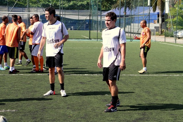 Thiago Martins e outros famosos jogam futebol na Barra da Tijuca, RJ (Foto: Thyago Andrade  / FotoRioNews)