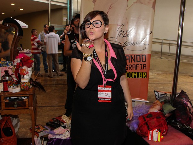 Ex-BBB Mayara Medeiros em feira erótica em São Paulo (Foto: Danilo Carvalho e Thais Aline/ Ag. Fio Condutor)