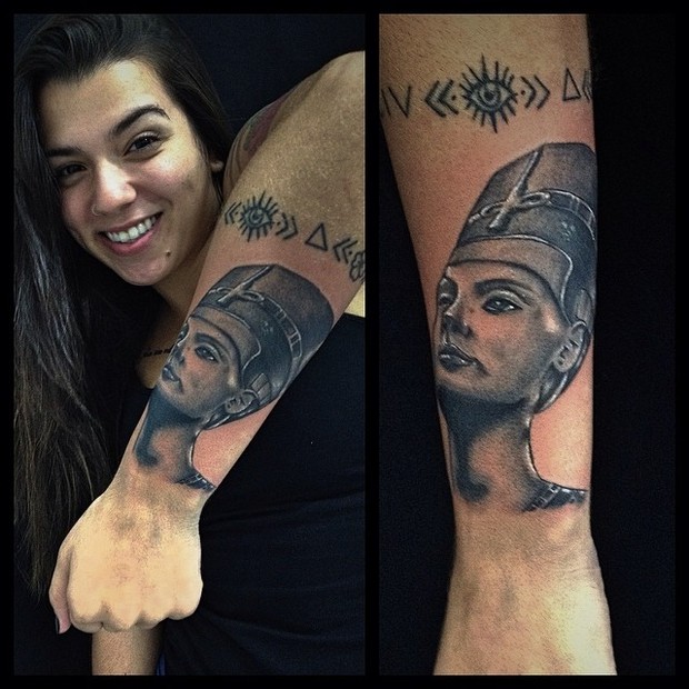 Petra Mattar, filha de Maurício Mattar, exibe tatuagens (Foto: Instagram/ Reprodução)
