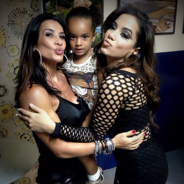 Scheila Carvalho tieta Anitta (Foto: reprodução/instagram)