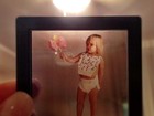Top Bar Refaeli mostra foto de quando criança: 'Uma menininha'