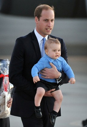 O príncipe William e George (Foto: AFP)