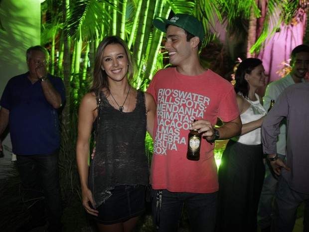 Cristiane Dias e Thiago Rodrigues em festa na Zona Oeste do Rio (Foto: Isac Luz/ EGO)