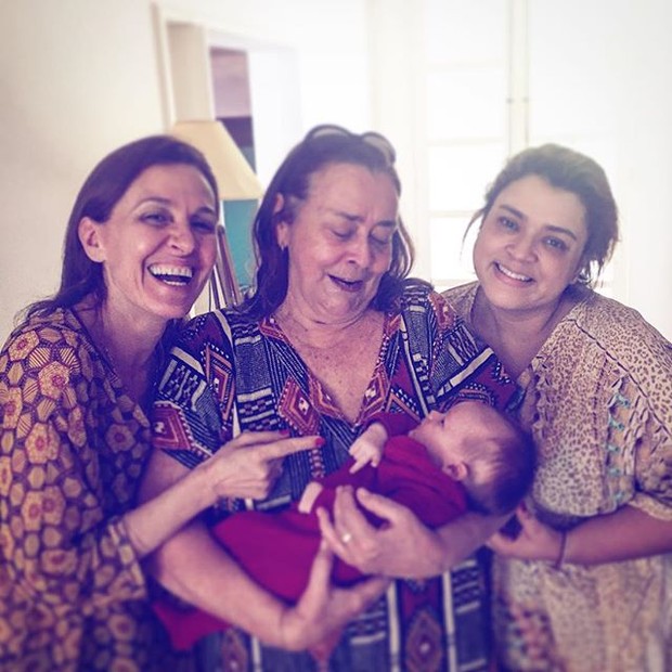 Flora Gil, Sandra Gadelha e Preta Gil com Sol (Foto: Instagram / Reprodução)