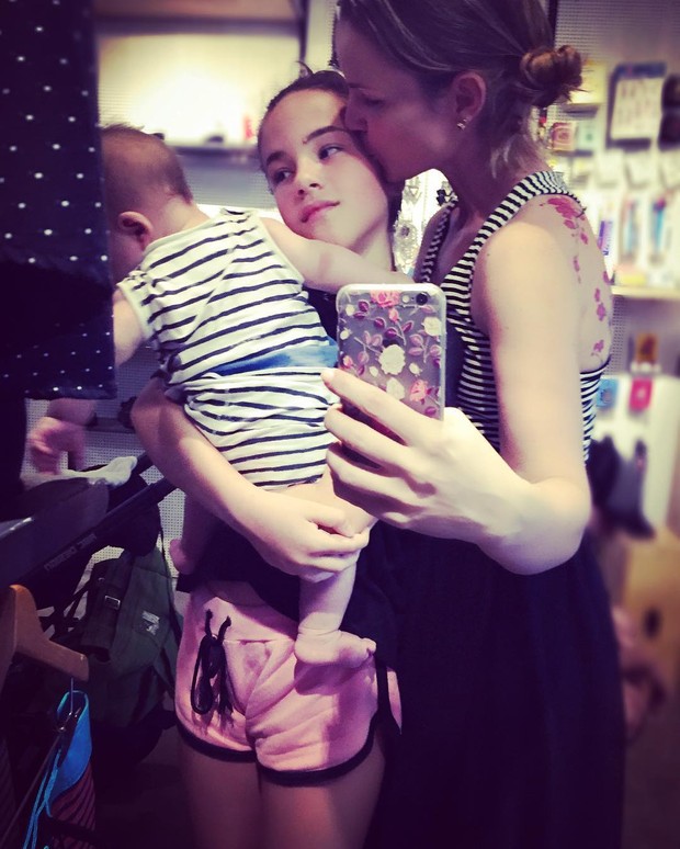 Carolina Kasting com os filhos (Foto: Reprodução/Instagram)