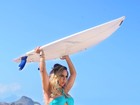 Mulher Melão aposta em aula de surfe para o verão: 'Bronzeada e fresquinha'