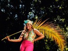 Quinze quilos mais magra, Gaby Amarantos posa para ensaio de moda em clima tropical