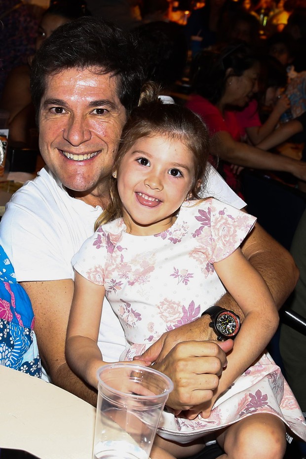 Daniel com a filha Lara (Foto: Manuela Scarpa/Photo Rio News)