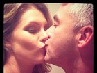 Em clima de romance, Ana Hickmann posta foto beijando o marido