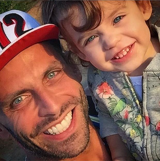 Henri Castelli e filha (Foto: Reprodução/Instagram)