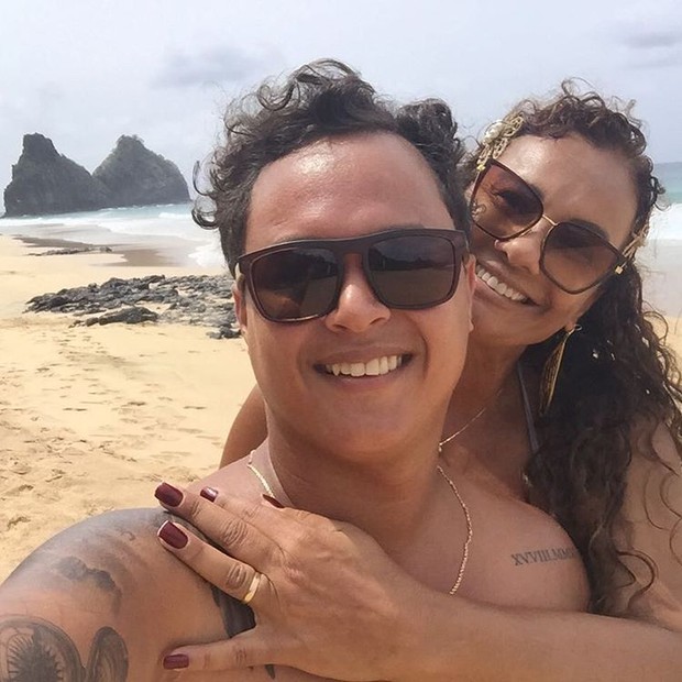 Solange Couto curte Noronha com o marido, Jamerson Andrade (Foto: Reprodução/Instagram)