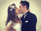 Andressa e Nasser posam vestidos de noivos: 'Pode beijar a noiva'