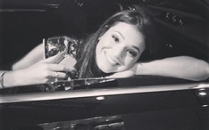 Bruna Marquezine posta foto no carro (Foto: Instagram)