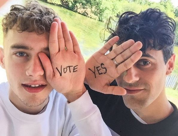 Olly Alexander e Neil Milan (Foto: Instagram / Reprodução)