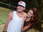 Thiago Martins e Paloma Bernardi curtem a noite carioca