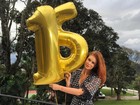 Marina Ruy Barbosa comemora 15 milhões de seguidores com decotão
