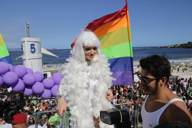 Leticia Spiller na parada gay no Rio (Foto: Marcello Sá barretto/AgNews)