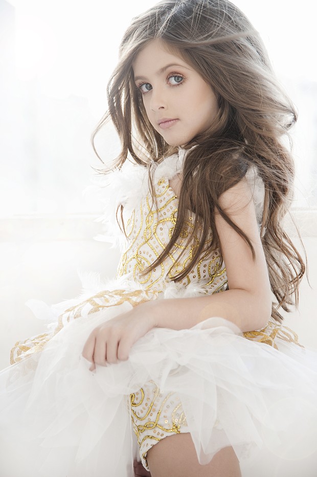 Giovanna Alparone estrela ensaio inspirado nas Angels da Victoria&#39;s Secret (Foto: Vinicius Mochizuki / Divulgação)