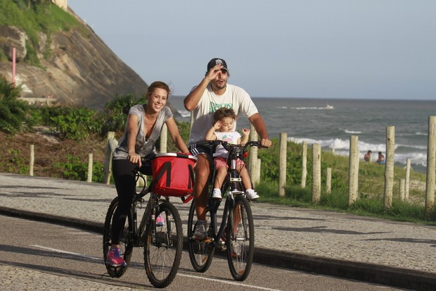 Dani Monteiro com a família (Foto: Agnews/ Dilson Silva)