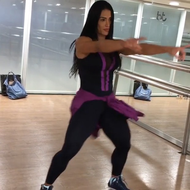 Gracyanne Barbosa dança em academia (Foto: Reprodução/ Instagram)